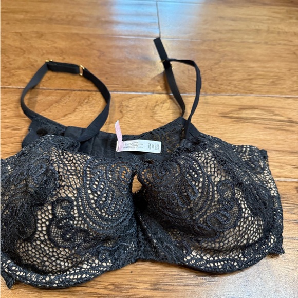 Victoria's Secret Black Lace Bra - Picture 4 of 5